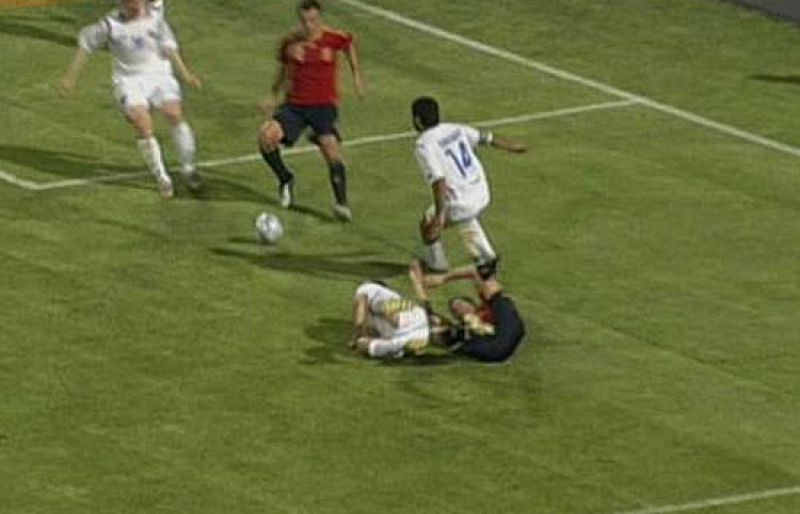 Penalti y 'hat-trick' de Villa 0-3