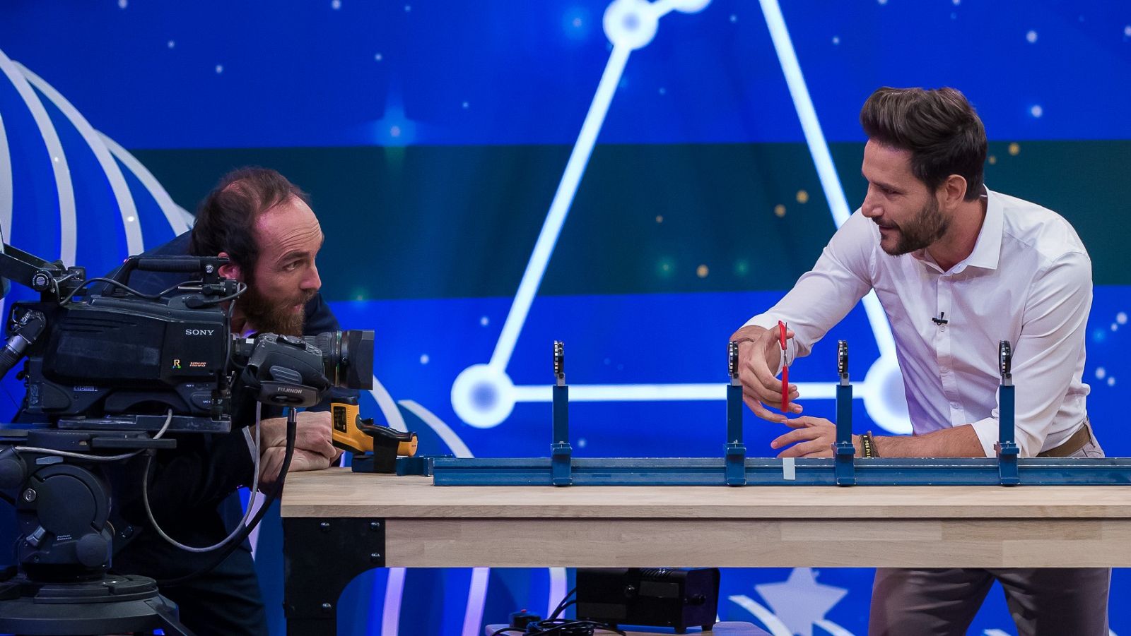 Órbita Laika - Física con Javier Santaolalla - Juego de lentes