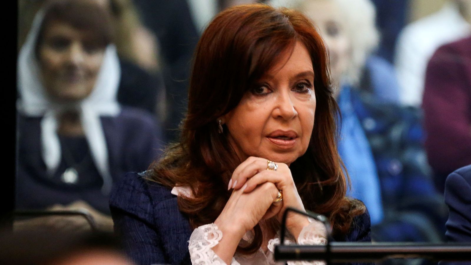 Cristina Fernández de Kirchner se sienta en el banquillo por corrupción
