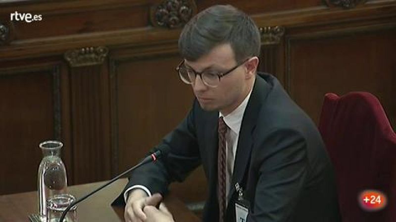 El responsable de las redes sociales de Forcadell el 1-O asegura que a veces lanzaba tuits sin su validación