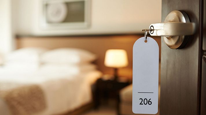 Telediario 1 - Las opiniones ajenas son, tras el precio, el factor más importante para escoger un hotel, según un estudio