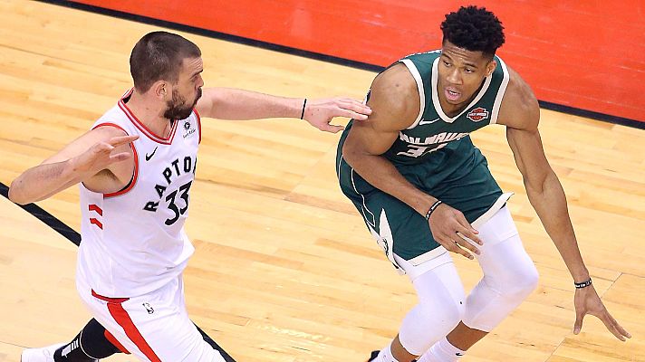 Telediario 1 - Gasol e Ibaka dan un paso adelante y los Raptors empatan la serie ante los Bucks