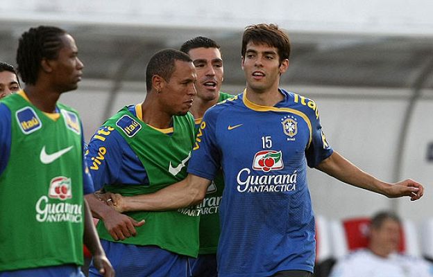  - Los aficionados quieren a Kaká