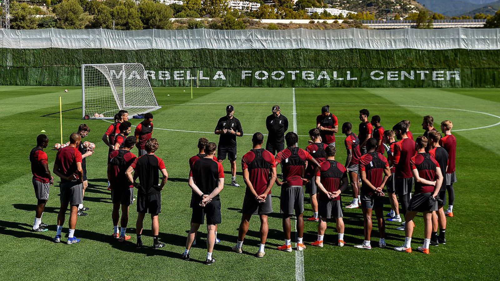 El Liverpool prepara la final de Champions en Estepona | Ver