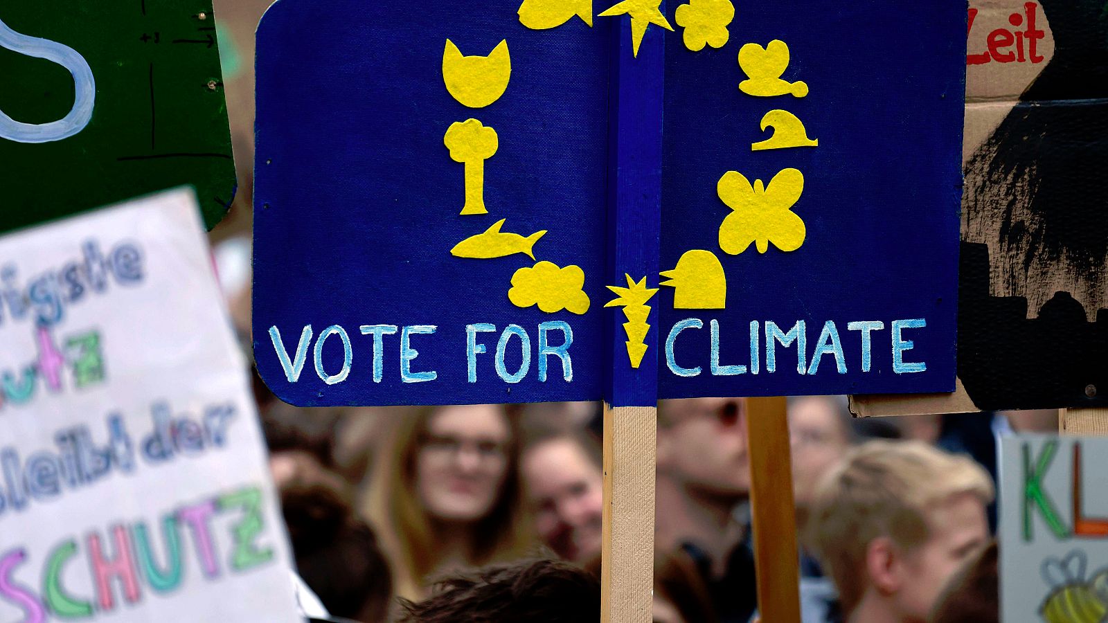 El movimiento estudiantil 'Fridays for Future' contra el cambio climático saldrá este viernes a las calles de más de 50 ciudades españolas para exigir a los representantes políticos acciones que mitiguen la "crisis climática". Las convocatorias se su