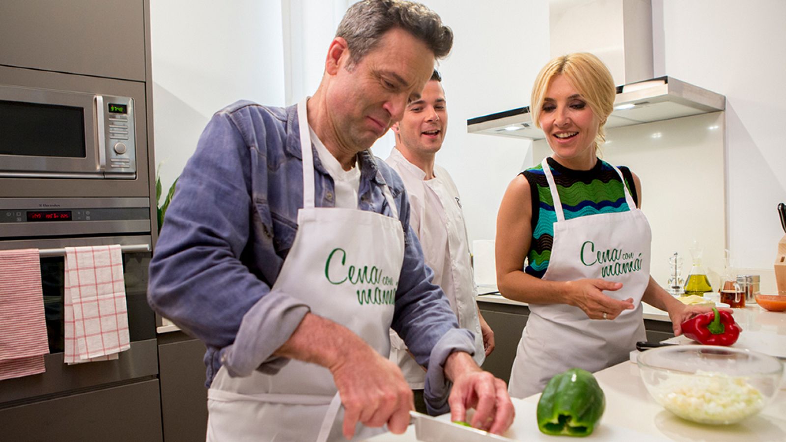 Cena con mamá - Gustavo Salmerón - ver ahora