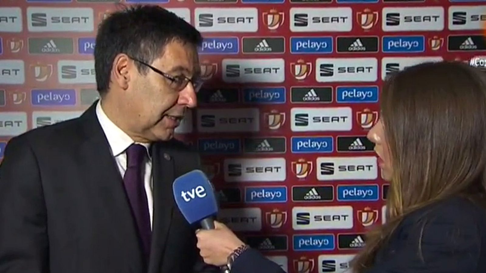 El presidente del Barça ha felicitado al Valencia por su victoria y ha ratificado a su entrenador en el cargo.