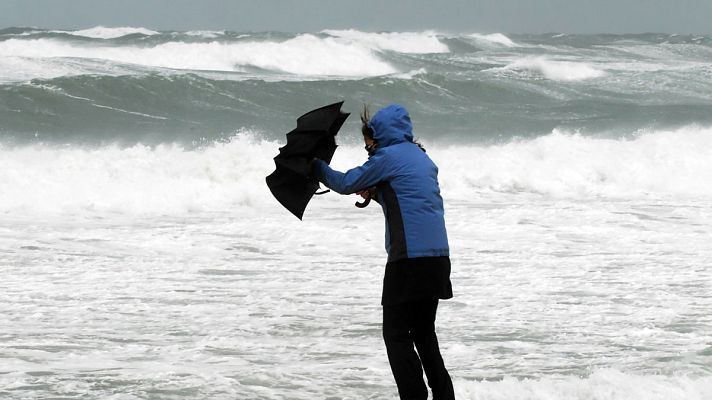 El tiempo - Fuerte viento y oleaje en Canarias y el noreste peninsular