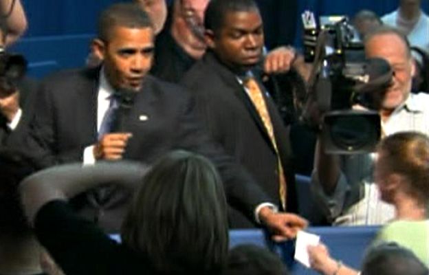  - Obama le firma el justificante