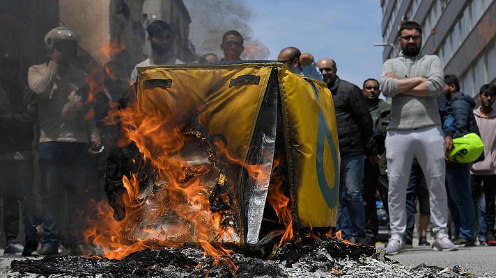 Telediario 1 - Unos 100 repartidores se concentran ante Glovo en Barcelona