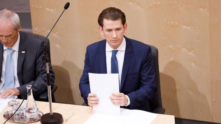 Telediario 1 - El Parlamento austríaco destituye a Kurz por la supuesta corrupción de la ultraderecha