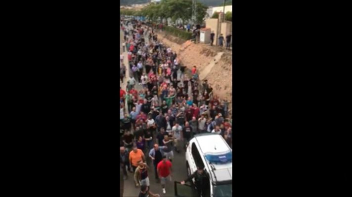 Informativo 24h - Vídeo propuesto de la Fiscalía sobre la gente 'echando' a la Guardia Civil de Mont-Roig del Camp el 1-O