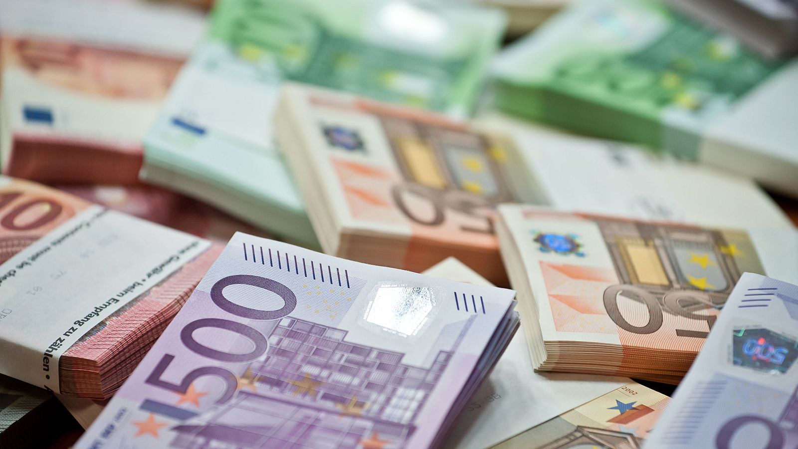 Los nueves billetes son más fáciles de verificar y por tanto, más díficiles de falsificar