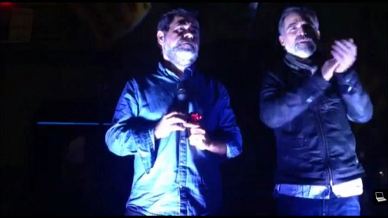 Sànchez llama a votar el día 1-O a los concentrados frente a la Consellería de Economía