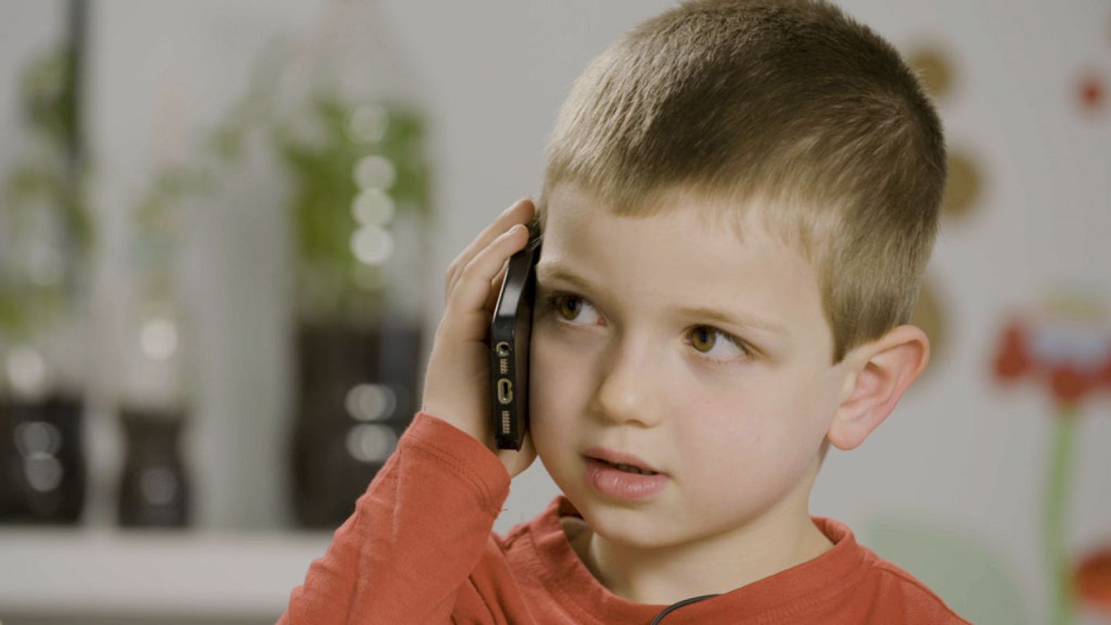 Un amigo en casa: ¿Pero cómo compartes tus juguetes favoritos? - Llamada Peluche | Ver