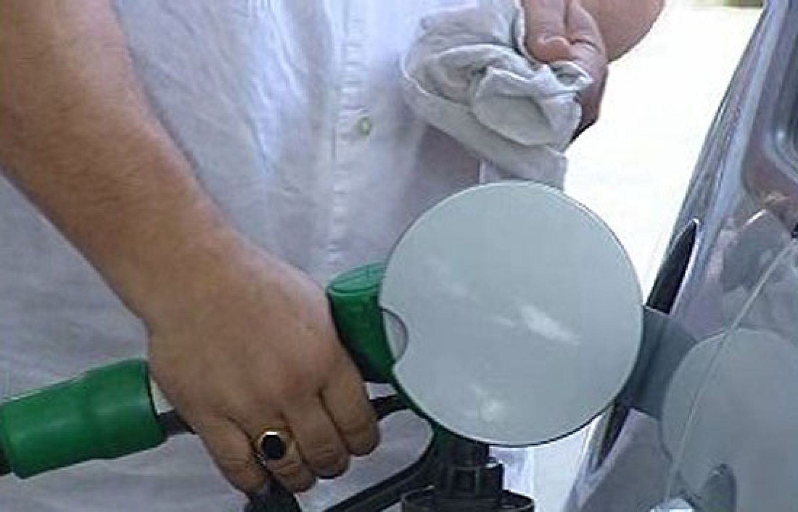 El Gobierno sube los hidrocarburos y el tabaco | Ver