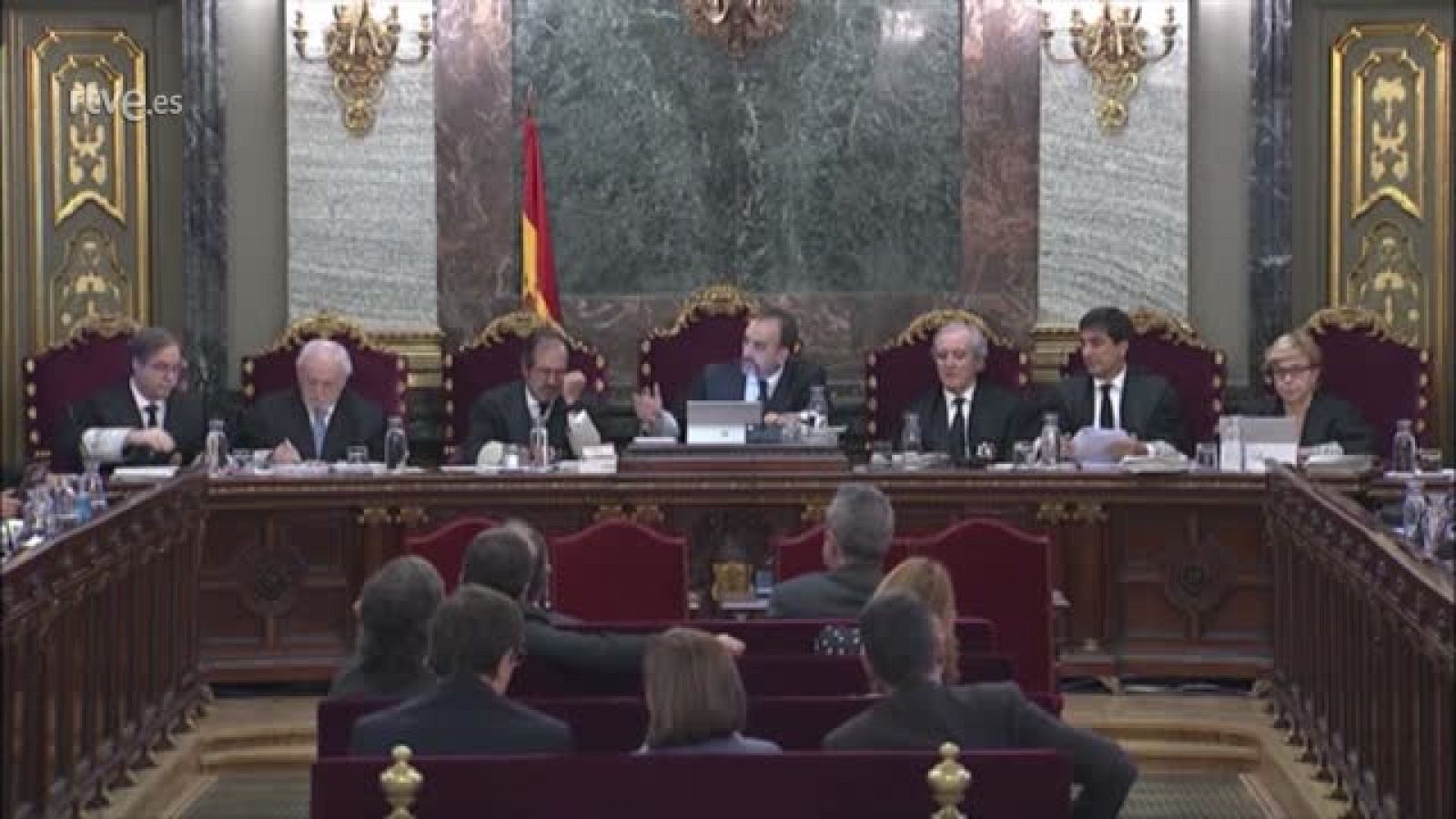 Vídeos de las defensas para intentar demostrar que la "violencia" fue solo policial