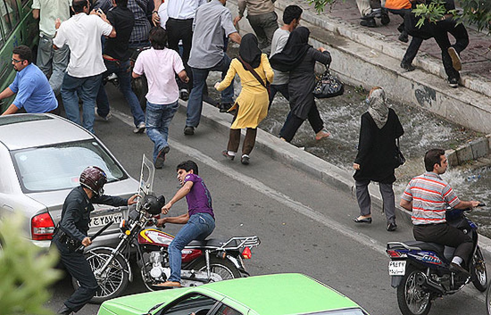 Telediario fin de semana en cuatro minutos - 14/06/09 | Ver