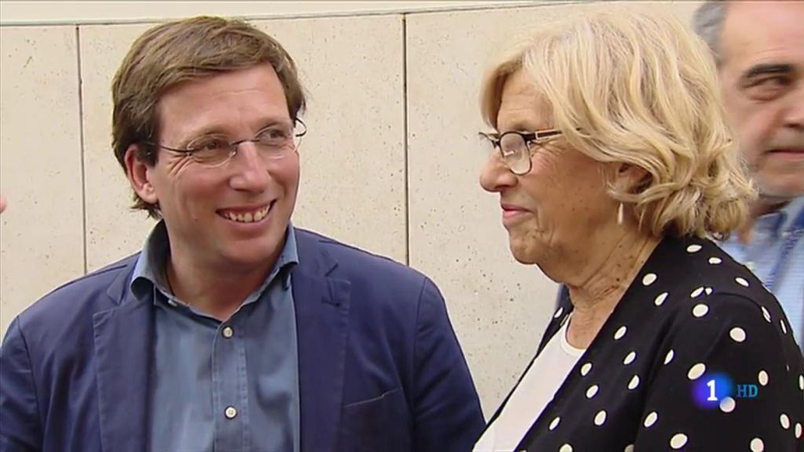 Almeida pide a la izquierda que "no se ponga nerviosa" tras el ofrecimiento de Errejón a PSOE y Cs