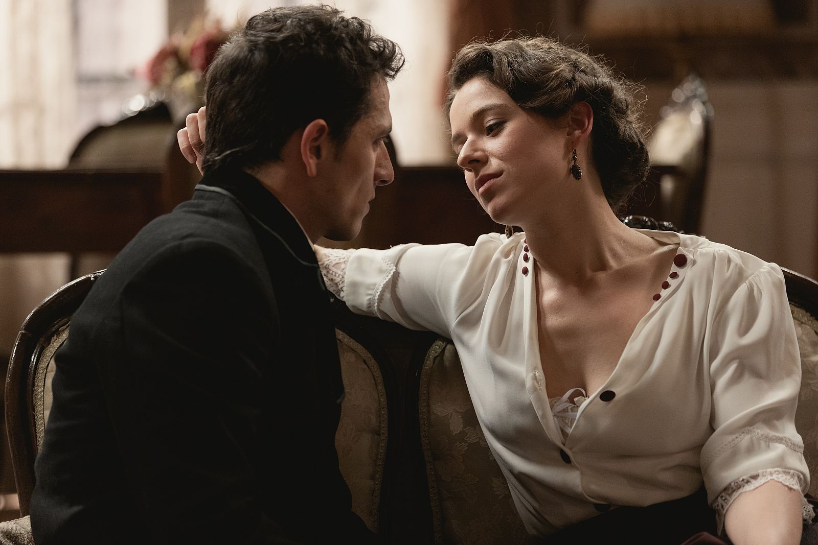 Genoveva seduce a Antoñito | Ver