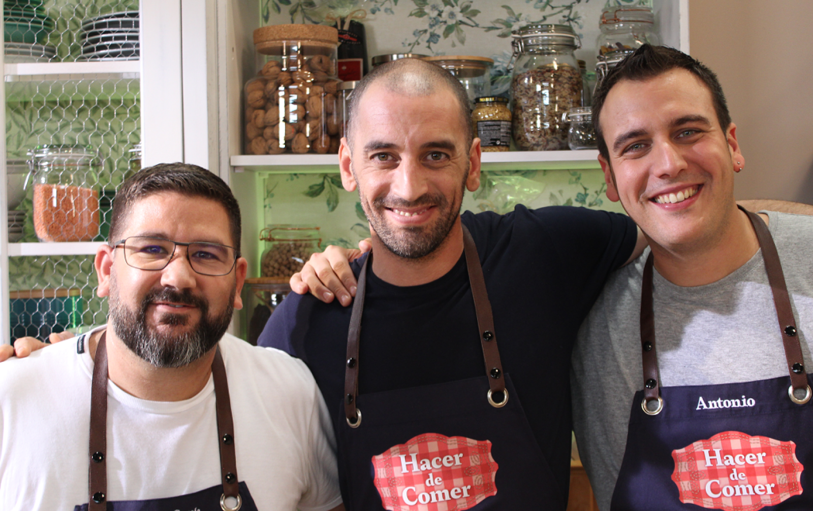 Ángel, finalista de MasterChef 4, visita "Hacer de comer" | Ver