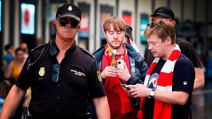 Telediario 1 - Cinco hinchas británicos detenidos por altercados que dejan un policía herido