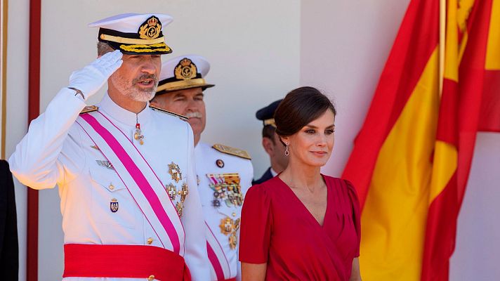 Telediario 1 - Los reyes presiden en Sevilla el desfile del Día de las Fuerzas Armadas