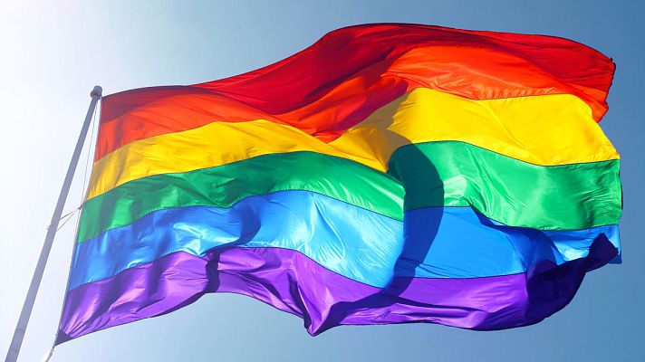 Telediario 1 - La policía organiza unas jornadas de formación sobre cómo detectar delitos de odio contra el colectivo LGTBI