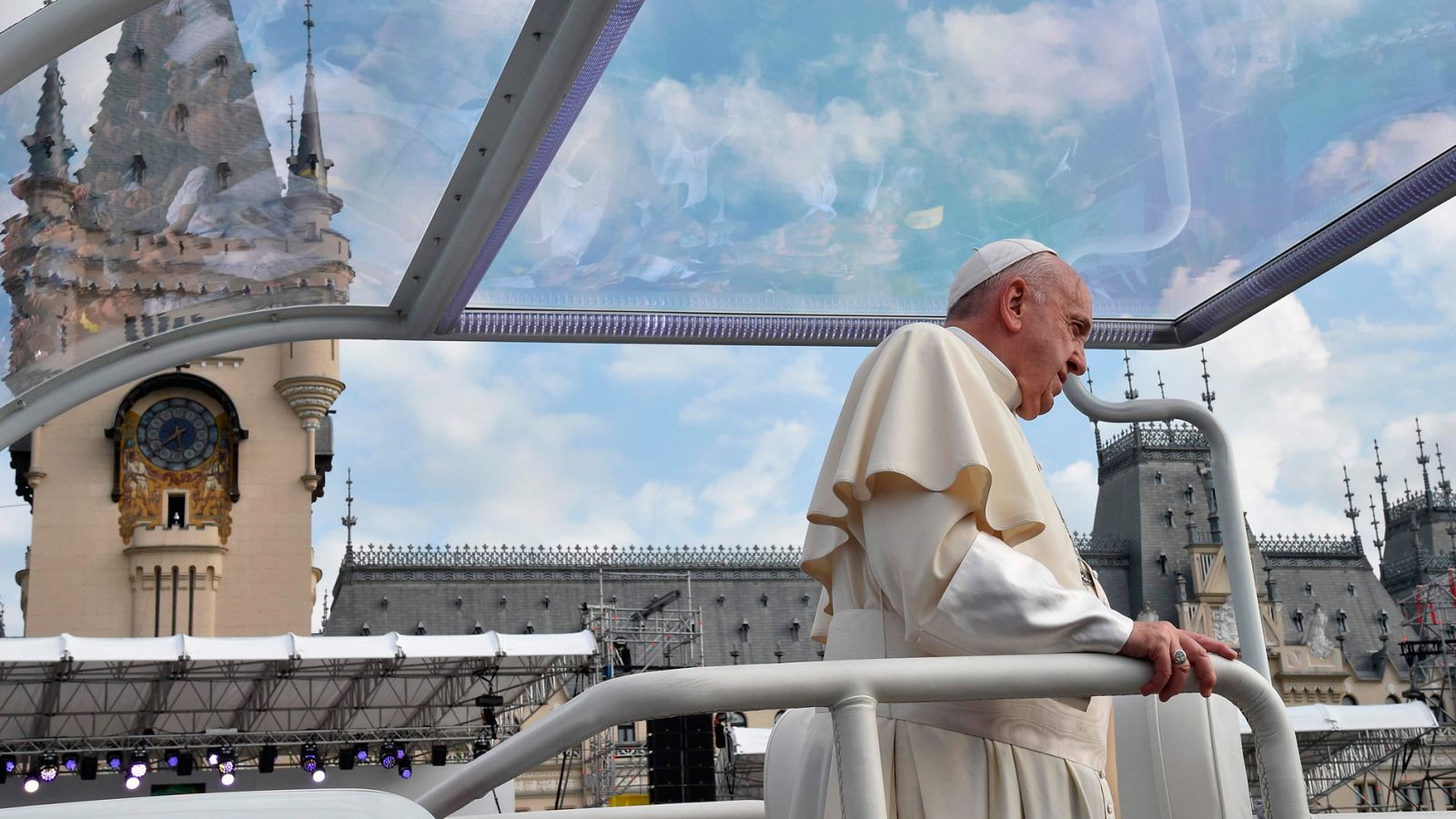 El papa viaja a Iasi, en el norte de Rumanía, para bendecir la catedral de Santa María Reina