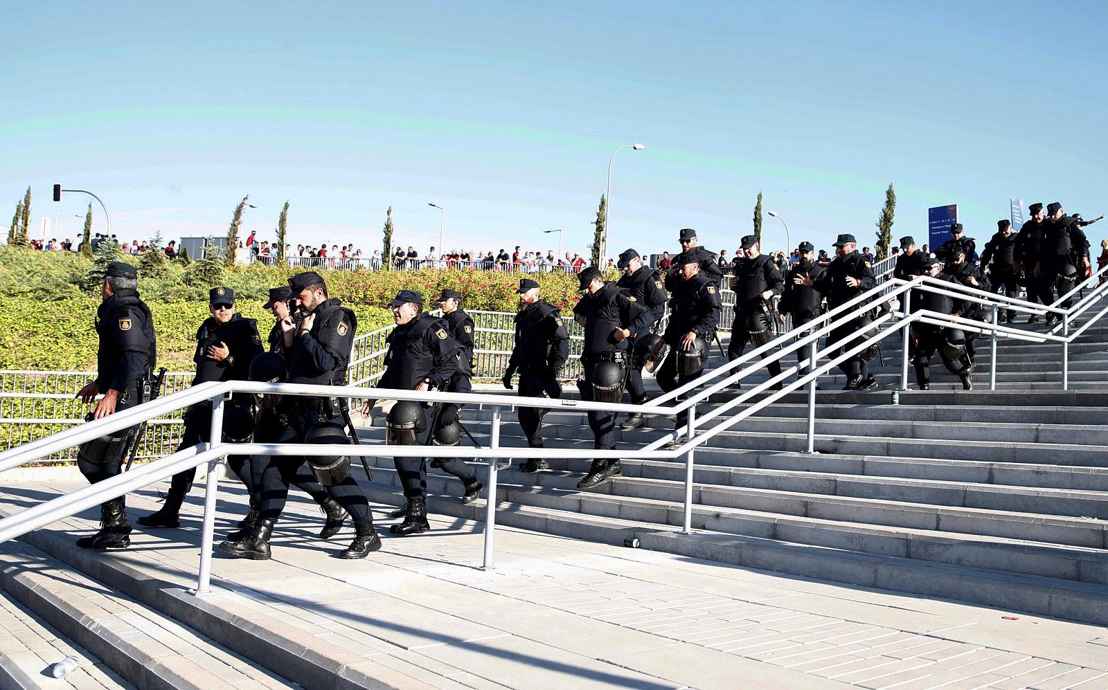 Champions | Finaliza el dispositivo de la Champions con 14 detenidos pero sin incidencias graves - RTVE.es | Ver