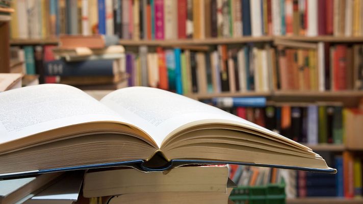 Telediario 1 - La Feria del Libro, una oportunidad para conseguir la dedicatoria de los autores