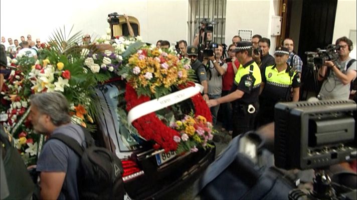 Los desayunos - Emotiva llegada del féretro de José Antonio Reyes al funeral en Utrera