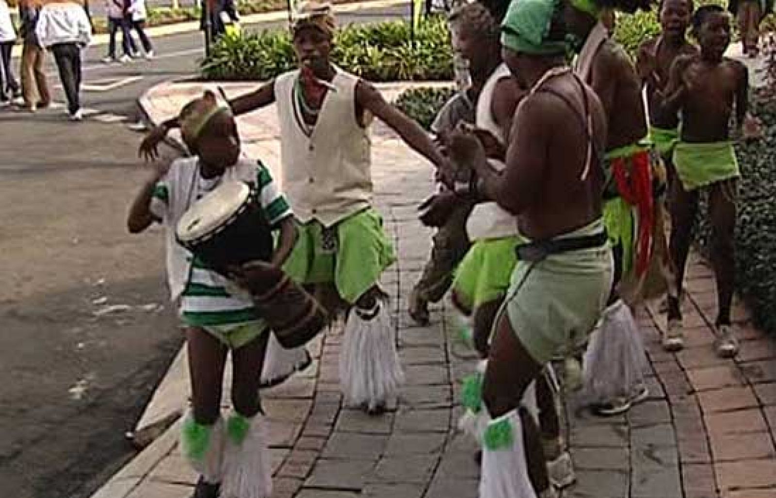 Los jugadores de la selección española de fútbol ha observado con asombro como eran recibidos en Bloemfontein.