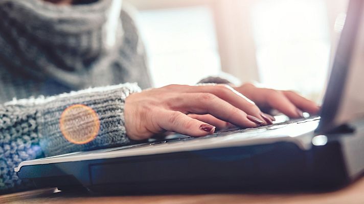 Telediario 1 - Unas 400 madres esperan que Hacienda les devuelva el IRPF de la prestación por maternidad