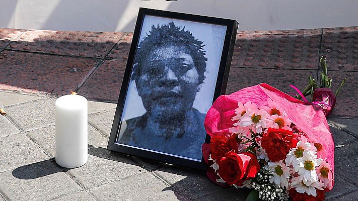 Telediario 1 - Comienza el juicio por la muerte de una mujer congoleña en un CIE de Madrid hace ocho años