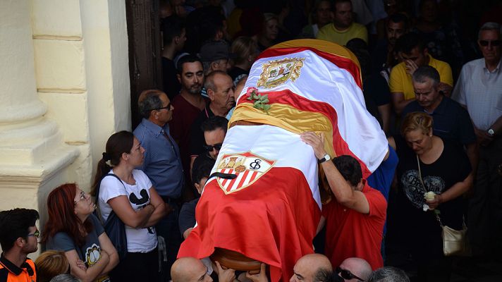 Telediario 1 - Utrera despide a Reyes con un entierro multitudinario