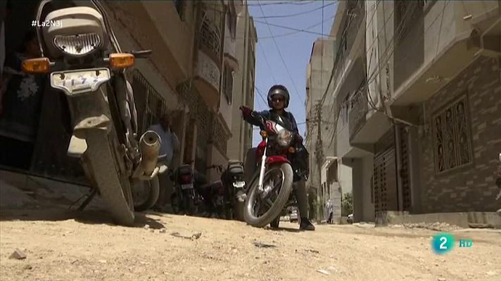 La 2 Noticias - El reto de ser motera en Pakistán