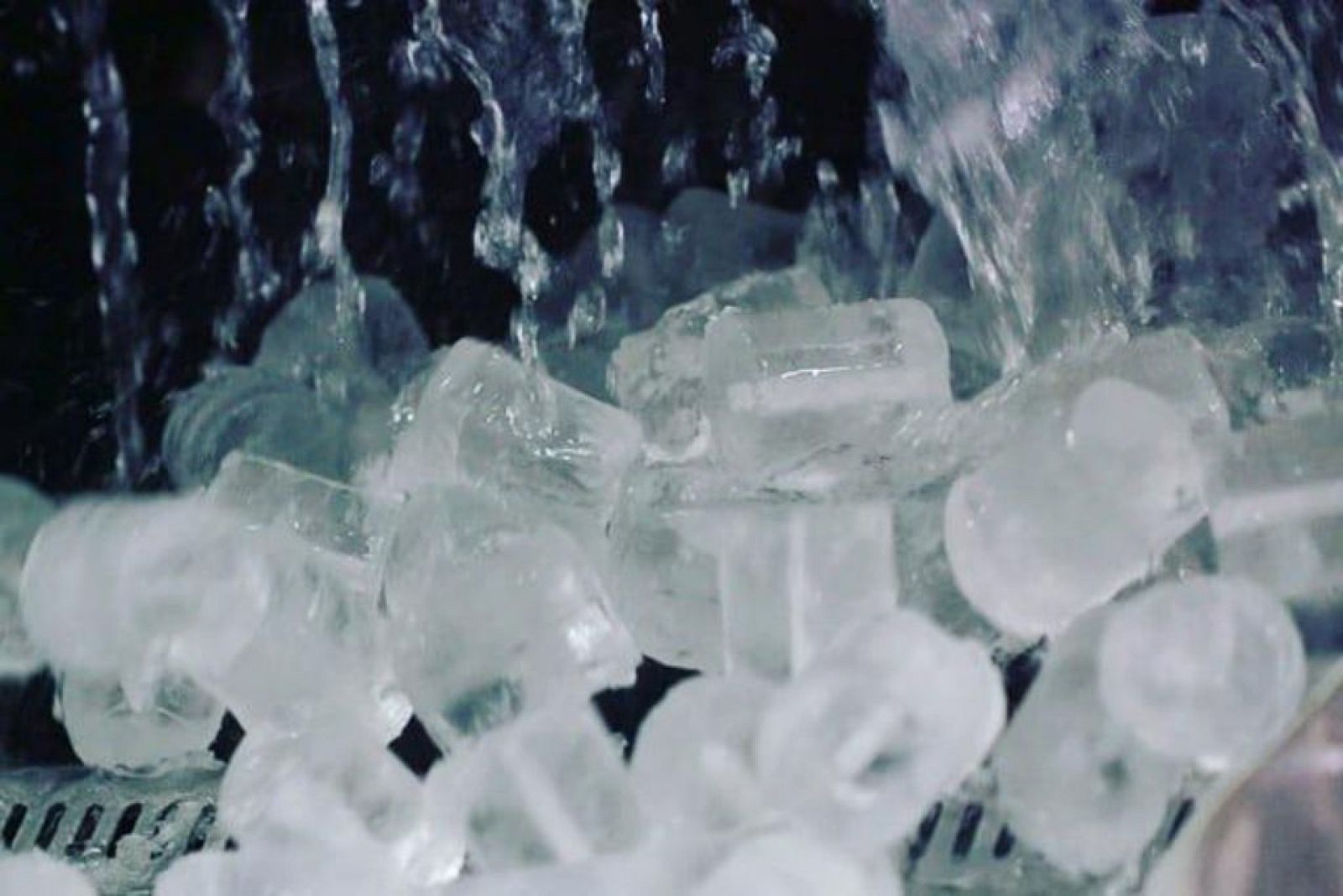 Fabricando hielo - España Directo | Ver