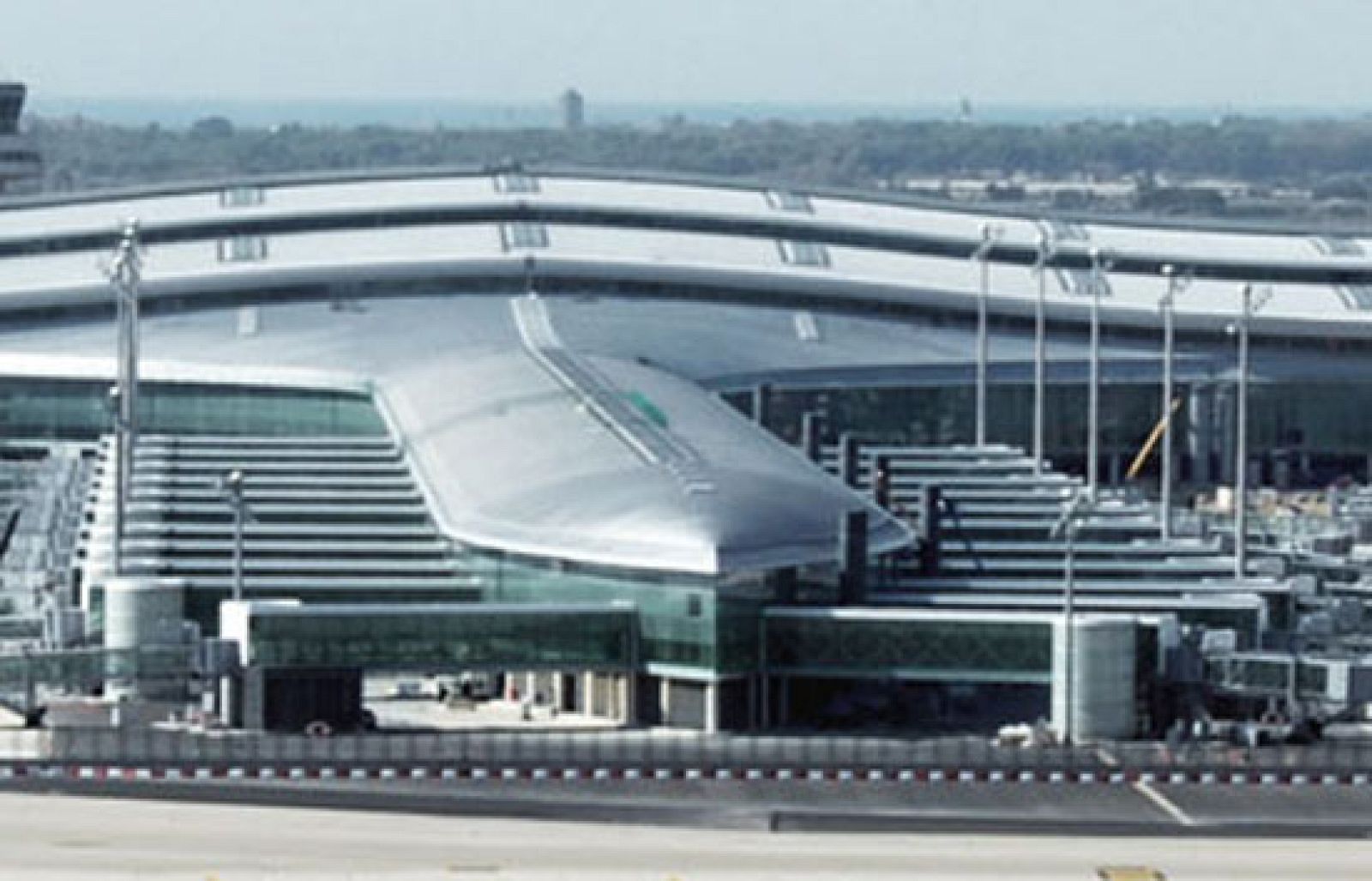 Zapatero inaugura la nueva terminal del aeropuerto de El Prat | Ver
