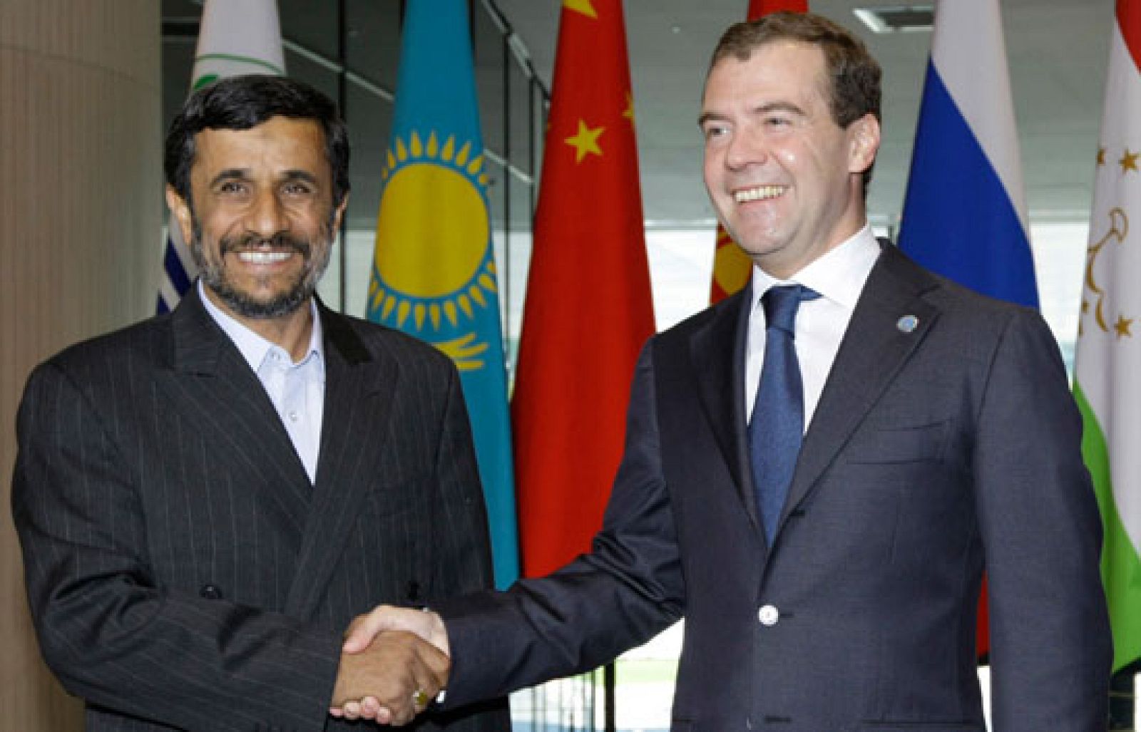 Ahmadineyad llega a Rusia | Ver