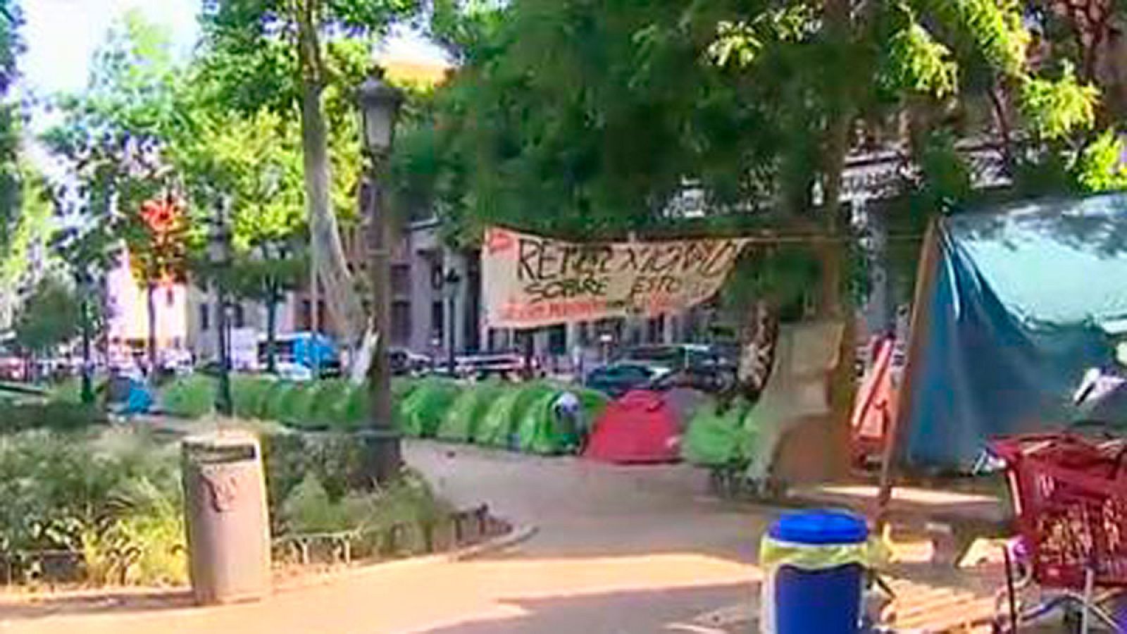 Un centenar de personas sin hogar protestan en Madrid y piden medidas contra la exculsión social