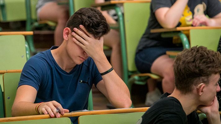 Telediario 1 - Los alumnos de seis comunidades autónomas ya se enfrentan a las pruebas de selectividad con la mirada puesta en las notas de corte