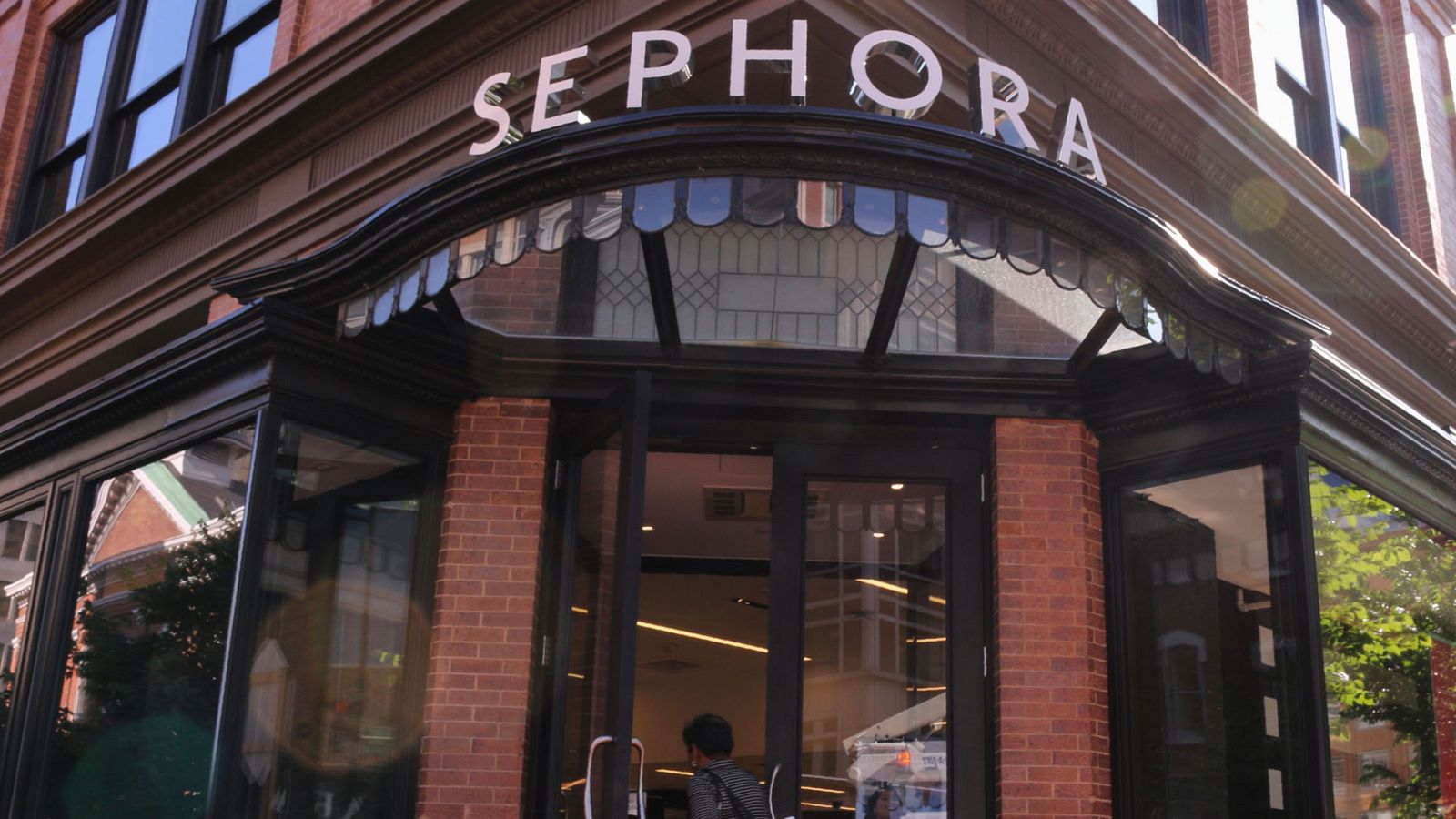 Sephora cierra en EEE.UU. para instruir a sus empleados contra el racismo tras el incidente con la cantante SZA