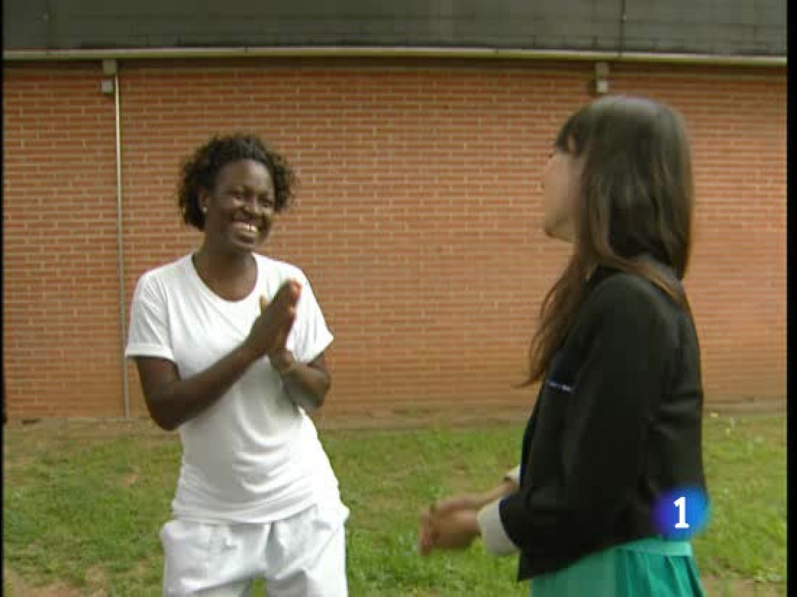 Amaral, Carmen Linares e Isabel Rey han dado un concierto en la cárcel de mujeres de Alcalá Meco | Ver