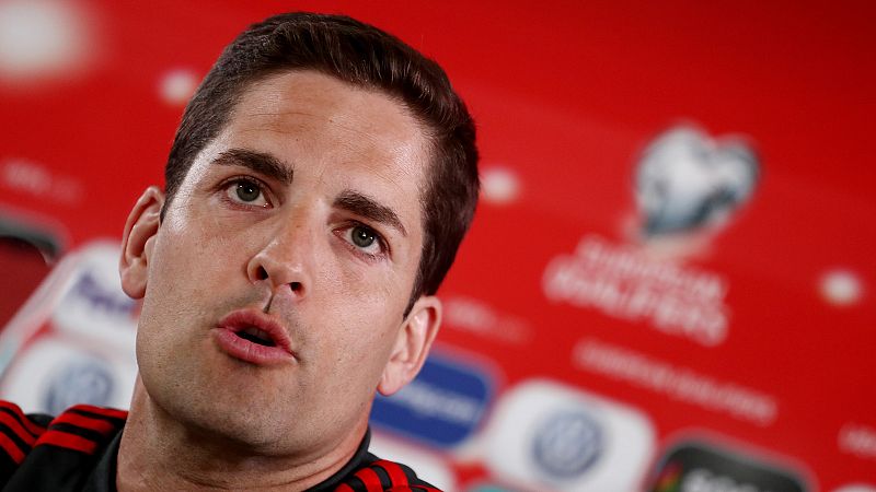 Fútbol: Robert Moreno: "El césped artificial no puede ser una excusa" - RTVE.es | Ver