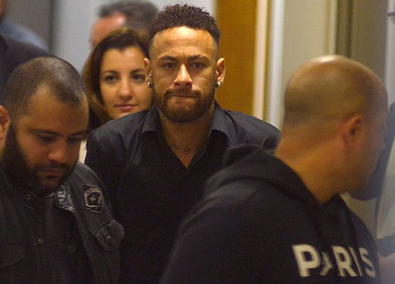 Telediario 1 - Neymar acude a declarar tras desvelar los mensajes privados con la chica que le acusa de violación