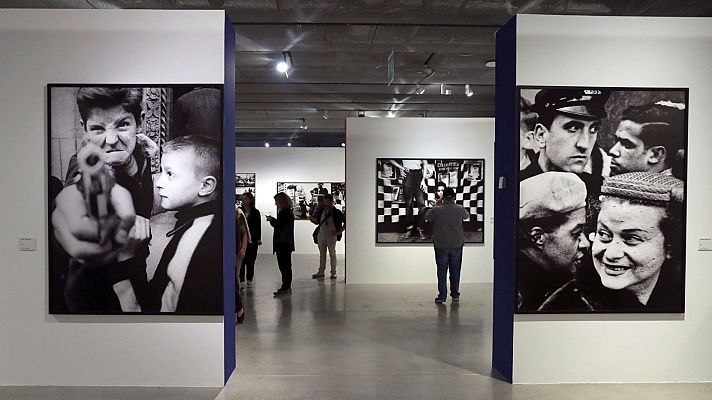 Telediario 1 - Una exposición trae 200 obras del fotógrafo William Klein