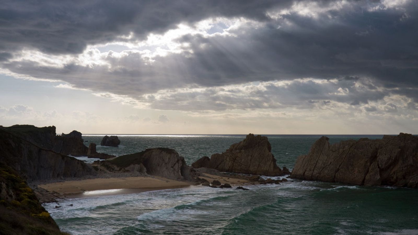 Lluvia en el norte peninsular y descenso térmico en casi todo el país - ver ahora