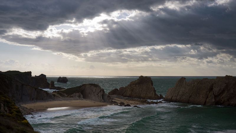 Lluvia en el norte peninsular y descenso térmico en casi todo el país - ver ahora