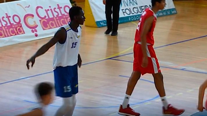 Telediario 1 - Un pequeño 'gigante' de Mali que triunfa en el baloncesto español